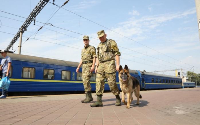 Охрана «Укрзализныци» вымогала взятки. Фото: Громадське ТБ
