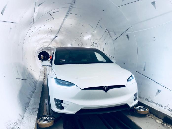"Тесла" в тоннеле развивать скорость более 240 км/ч, фото — Твиттер И.Маска