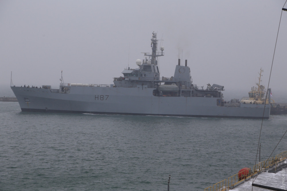 Корабель ВМС Великої Британії в Одесі. Фото: «Думська»
