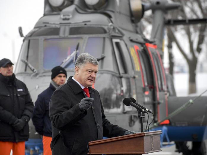 Порошенко принял участие в церемонии передачи вертолетов. Фото: president.gov.ua