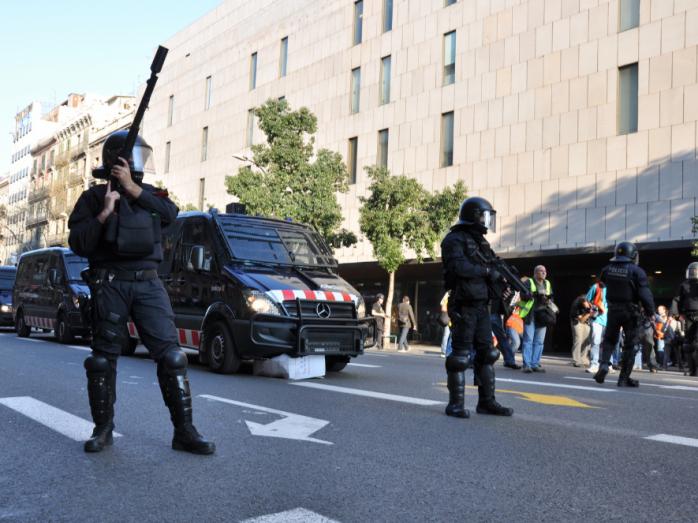 Полиция охраняет общественный порядок в Барселоне. Фото: flickr.com
