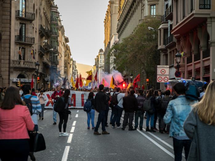 Массовые беспорядки в Барселоне: в столкновениях пострадали 62 человека (ВИДЕО)