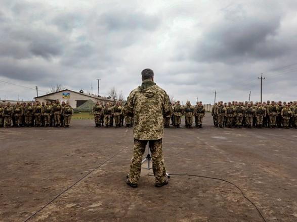 Порошенко заявив, що припиняє воєнний стан в Україні, фото — Твіттер 