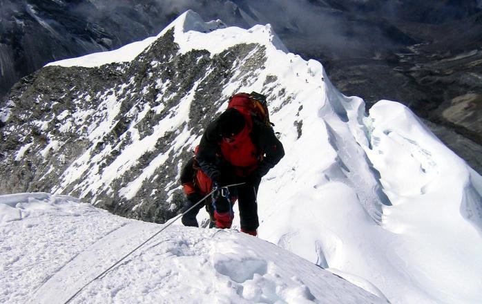 На найвищу гору світу піднялися близько 500 жінок, фото: «Вікіпедія»