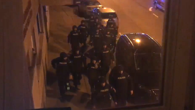 Полиция на месте стрельбы в Вене