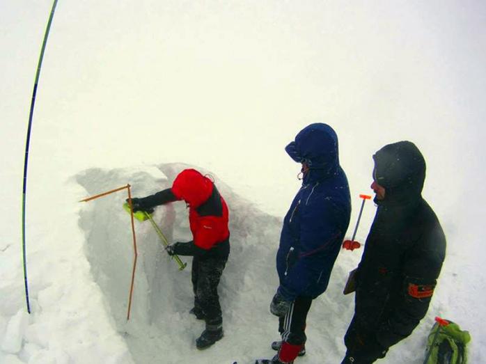 В Карпатах снежит. Фото: Черногорский горный поисково-спасательный пост в Facebook