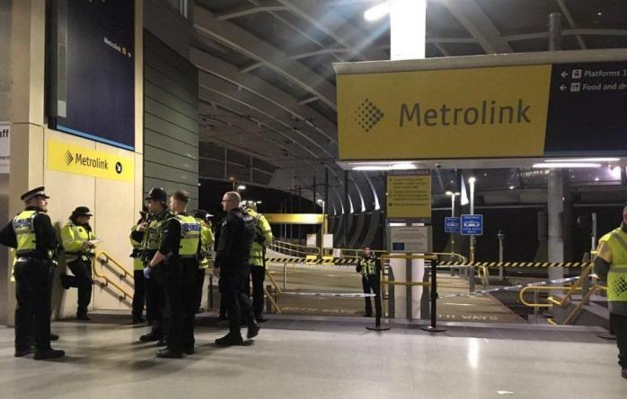 Напад з ножем стався на станції метро «Манчестер Вікторія», фото: The Sun