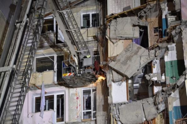 После взрыва дома в Магнитогорске сложилась тревожная и непонятная ситуация, фото — МЧС РФ