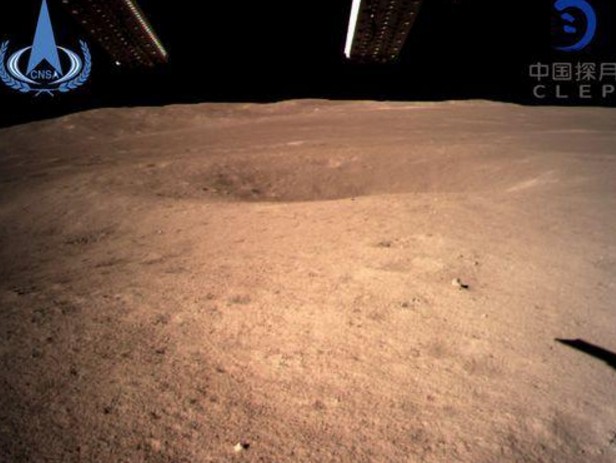 На зворотному боці Місяця вперше в історії висадили апарат