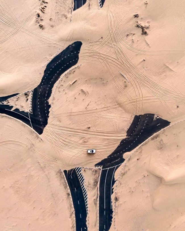 ОАЭ: пустыня против цивилизации. Фото: instagram.com / iherok