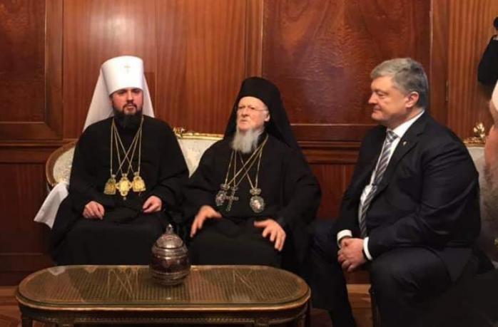 Митрополит Епіфаній, патріарх Варфоломій та Петро Порошенко, фото: twitter.com/Cerkva_Info