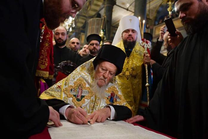 Вселенський патріарх підписує томос про автокефалію Православної церкви України, 5 січня 2019 року, фото — Фейсбук