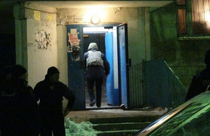 Під'їзд будинку, у якому стався вибух, фото — mariupolnews.com.ua