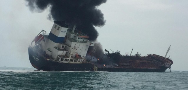 Взрыв на нефтяном танкере произошел около Гонконга. Фото: scmp.com