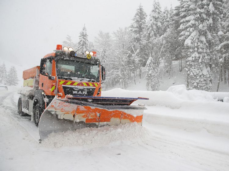 Сильный снегопад в Баварии. Фото: Sky News