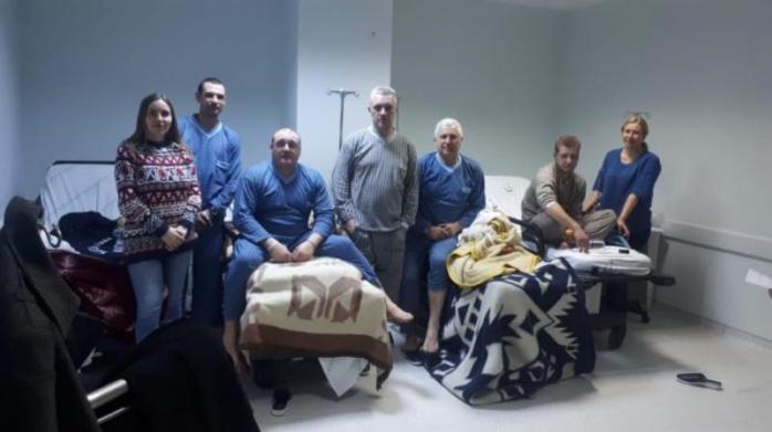 Врятовані моряки з корабля Volgo-Balt перебувають в лікарні в місті Самсуні, фото: «Укр-Айна»