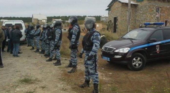 В Крыму обыски в домах у крымскотатарских активистов