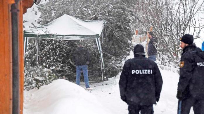 На месте трагического инцидента в Баварии установлена палатка, фото: Bild