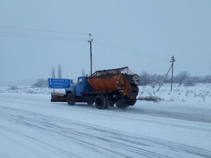 Засніжена дорога. Фото: Служба автомобільних доріг у Кіровоградській області