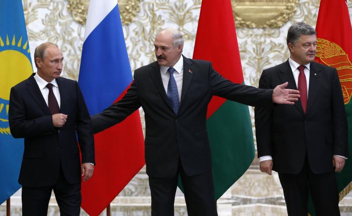 Лукашенко проконсультувався з Медведчуком із питань війни на Донбасі. Фото: GoGetNews