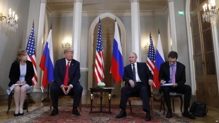 Переводчики на встрече Трампа и Путина в Хельсинки, фото — "Голос Америки"