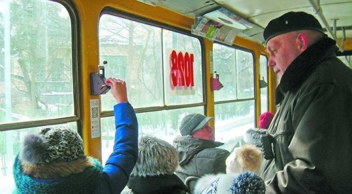 Билеты в общественном транспорте Киева будут проверять и полицейские. Фото: Високий Замок