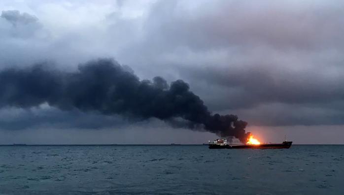 Взрыв на судах в Керченском проливе: судьба 10 моряков до сих пор не известна. Фото: Vesti.Ru