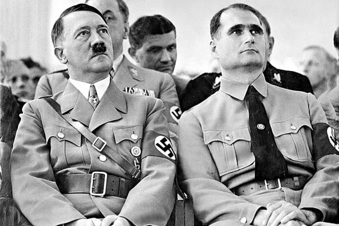 Гитлер и Гесс, фото — Википедия