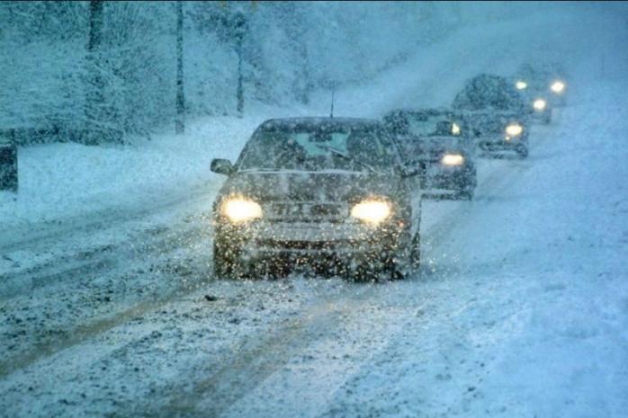 «Укравтодор» сообщил о заблокированных из-за снегопада автомобильных трассах. Фото: Маяк