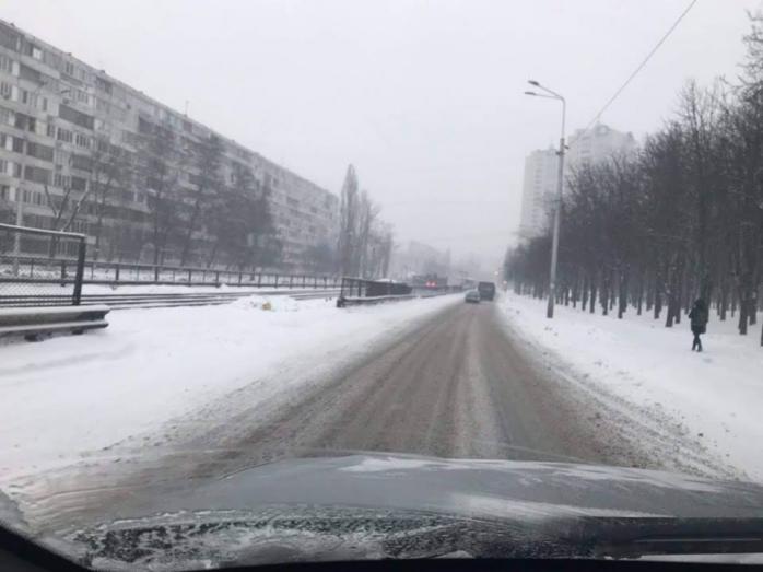 Дороги в центральных областях страны заснежены, фото — rk.kr.ua