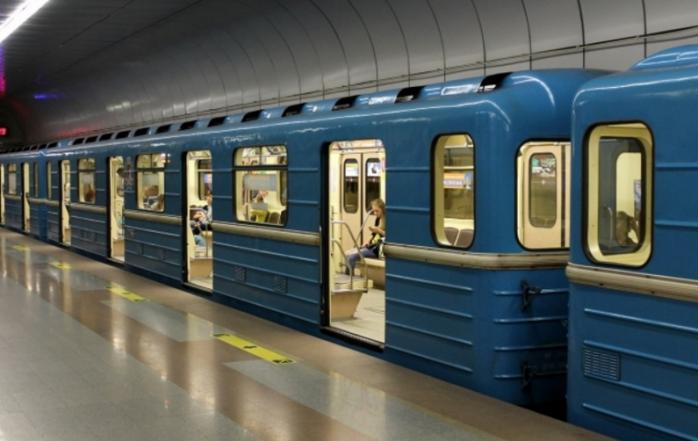 В киевском метро установили новые гигантские турникеты. Фото: Корреспондент
