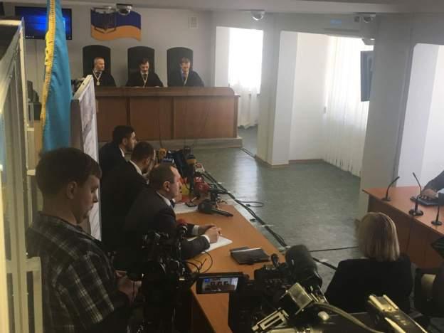 Во время заседания Оболонского суда, фото — BBC Украина