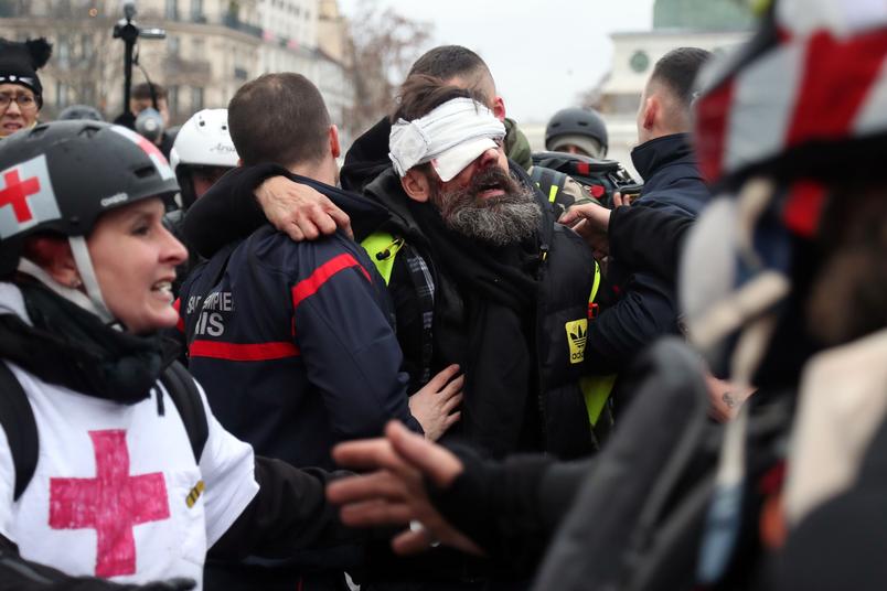 Столкновения в Украине, фото — Figaro