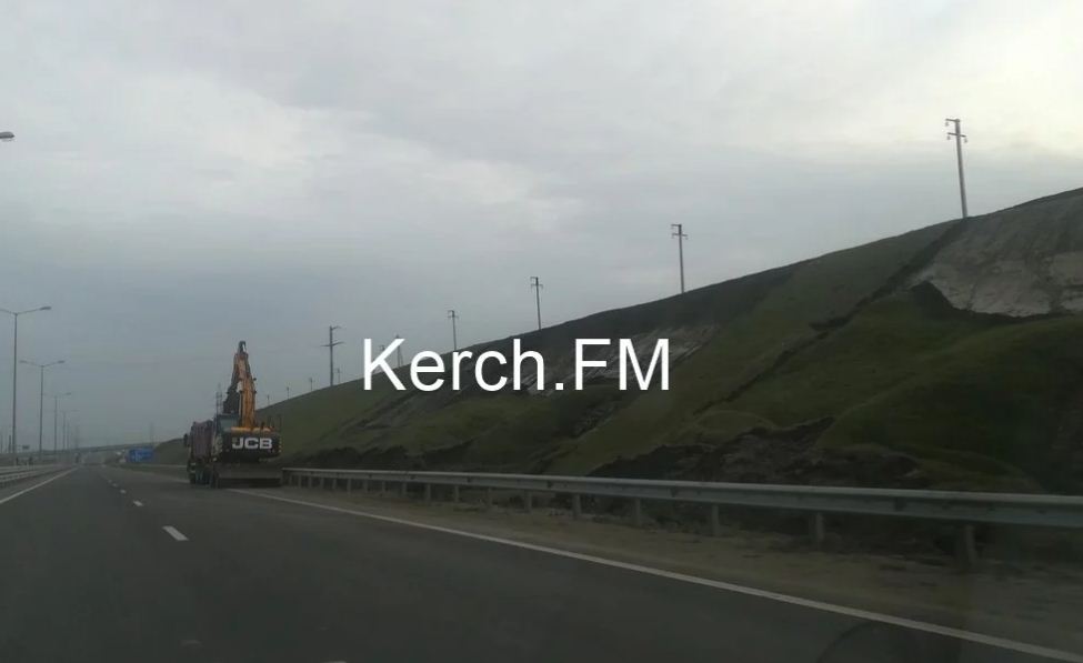 Обвал насыпи на автоподходах к Керченскому мосту