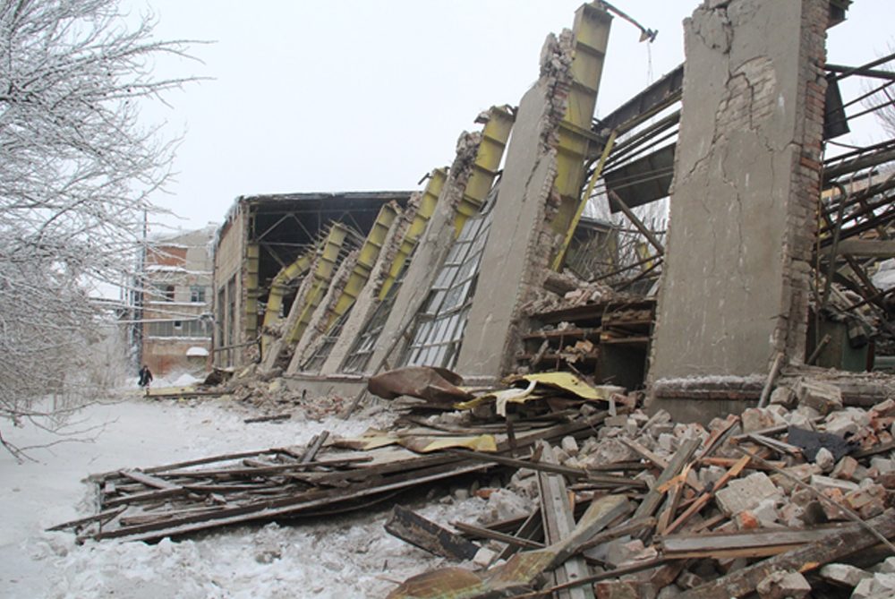 Последствия обрушения на заводе в Горловке, фото: dnmchs.ru