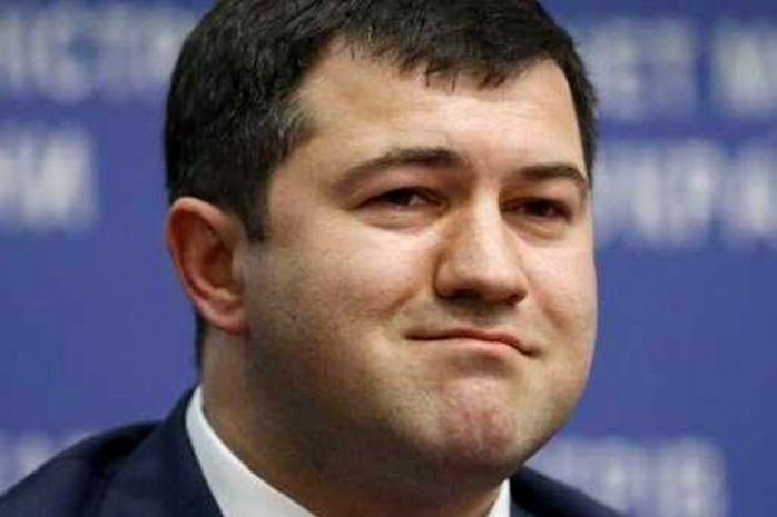 Насиров хотел оспорить открытие дела против судей в Конституционном суде. Фото: 2000