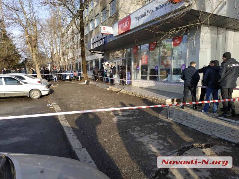 На місці стрілянини біля суду у Миколаєві, фото — "Николаевские новости"
