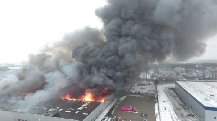 Масштабна пожежа у Варшаві: горить торговельний центр / Фото: tvnwarszawa.tvn24.pl