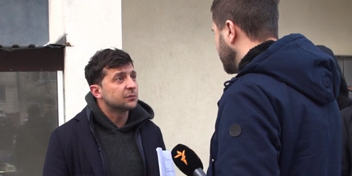 Зеленський відповідає журналісту на запитання про компанію, яка заробляє у Росії, скріншот відео