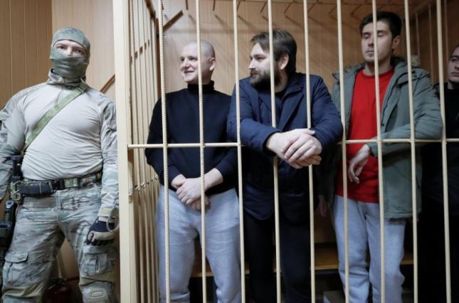 Судилище над полоненими моряками у Москві, фото — DW