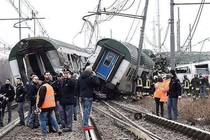 Авария пассажирского поезда в Индии: семеро погибших, десятки пострадавших. Фото: Комсомольская правда - Крым