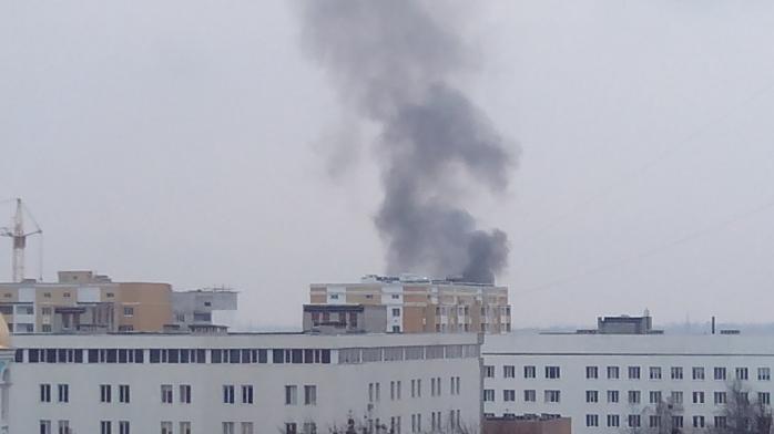 В Киеве горит жилая многоэтажка. Фото: СтройОбзор