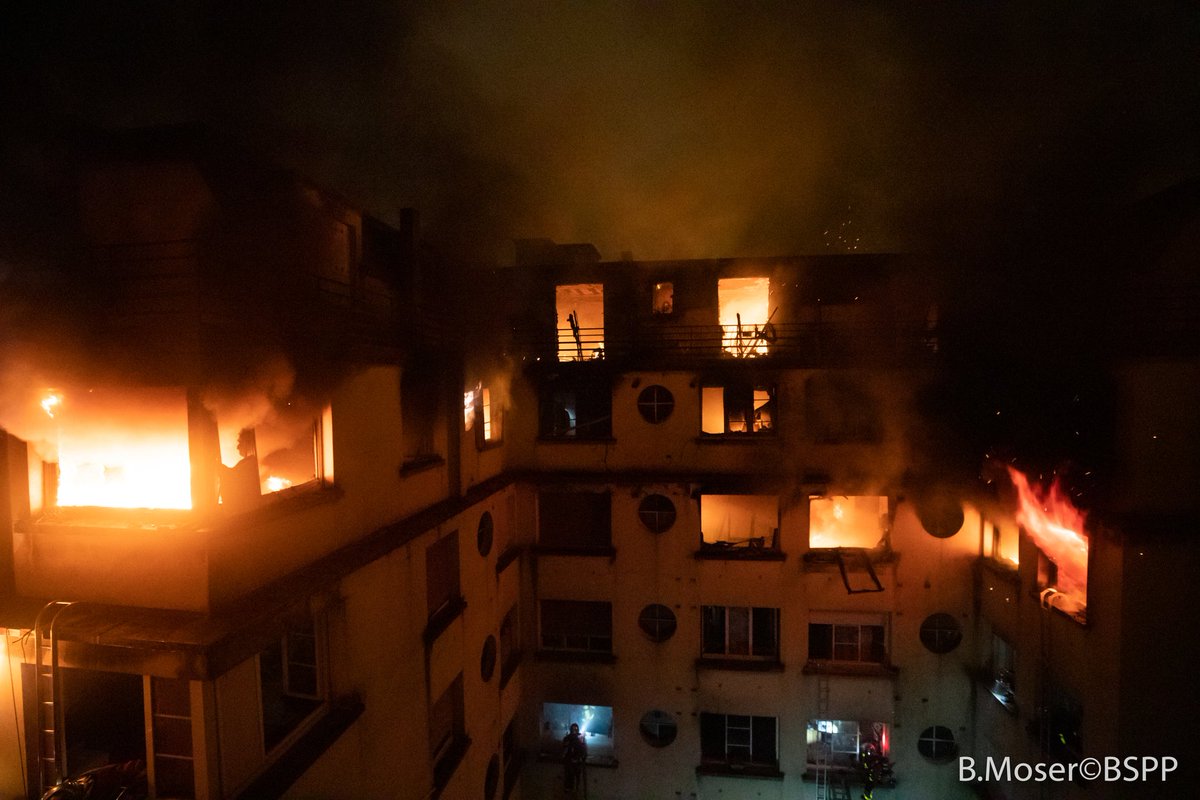 Пожар в Париже унес жизни семи человек. Фото: twitter.com/sotiridi
