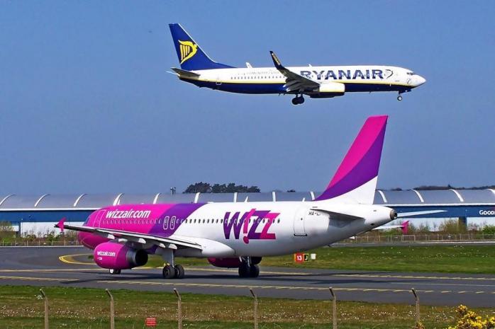 Вартість провозу малого багажу збільшили Ryanair і Wizz Air. Фото: Шопінг в Польщі