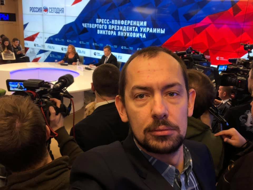 Роман Цимбалюк на прес-конференції Віктора Януковича. Фото: Facebook
