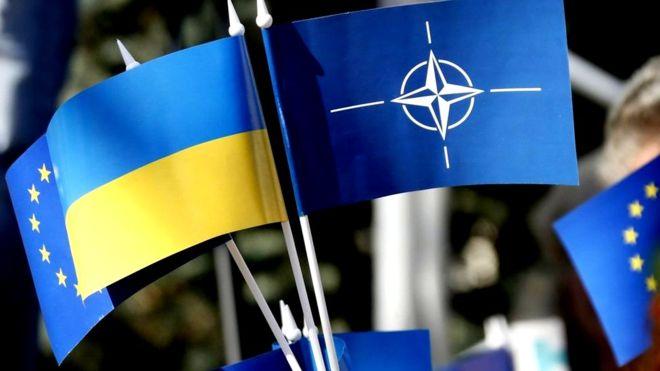 Украина закрепила курс на вступление в ЕС и НАТО в Конституции, фото — ВВС