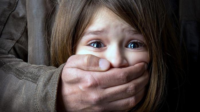 За изнасилования 3-летнего ребенка будут судить супругов на Полтавщине. Фото: zoj.kz