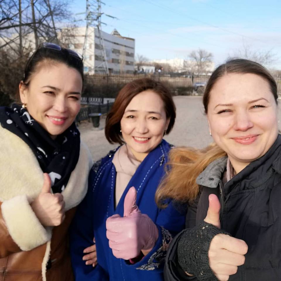 Людмила Волошина (крайняя справа) с казахскими коллегами, фото — Фейсбук