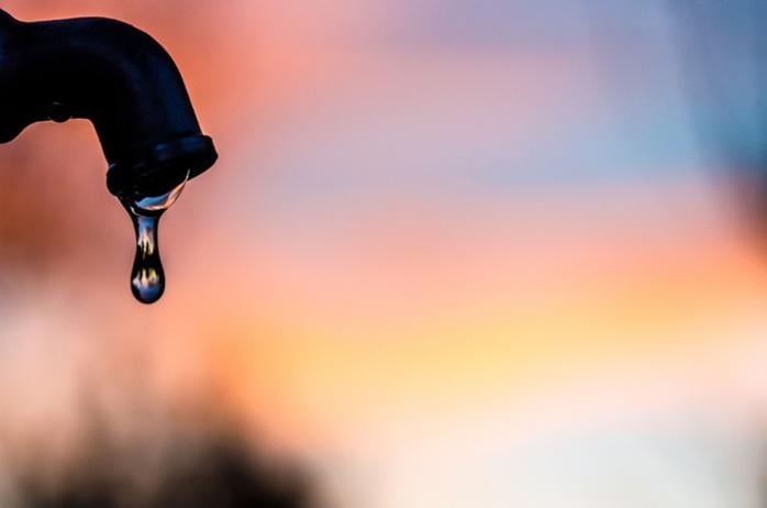 Викраденої води вистачило б, щоб розлити 150 тис. пляшок горілки «Айсберг», фото: img.joj.sk