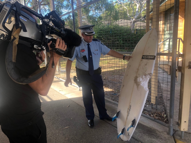 Австралиец смог вырваться от акулы и добраться до берега. Фото: twitter.com/MaggieRaworth